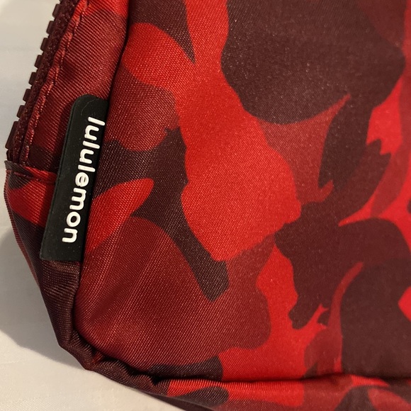 ❤️ Lululemon Lunar New Year Exclusive Everywhere Belt Bag Rabbit Red Gold NWT - Picture 6 of 10